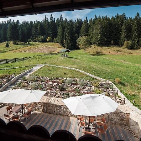 Conacul Domnitei Hotel Voronet Esterno foto