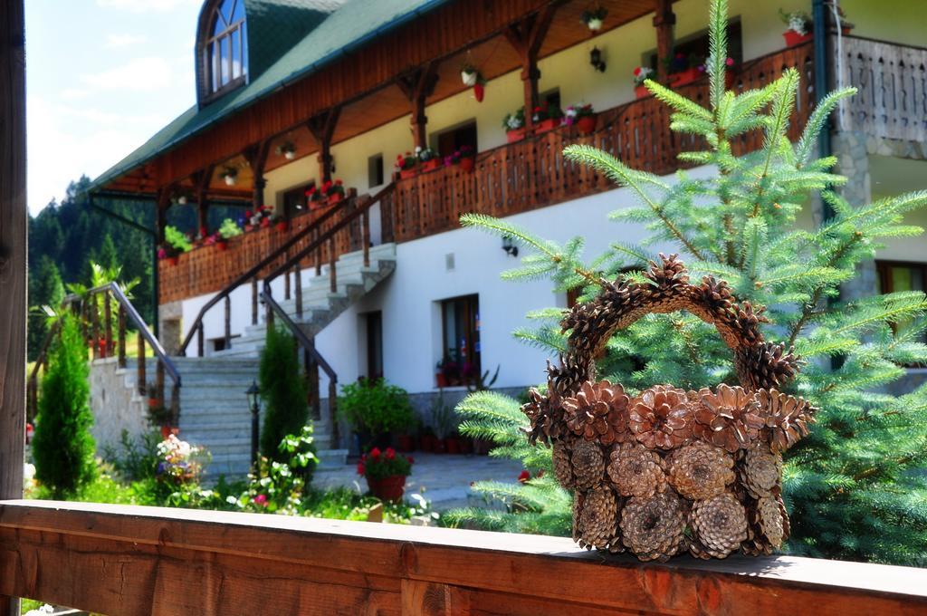 Conacul Domnitei Hotel Voronet Esterno foto