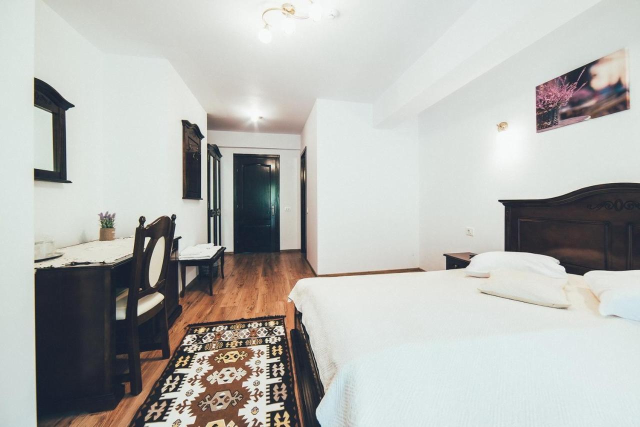 Conacul Domnitei Hotel Voronet Esterno foto