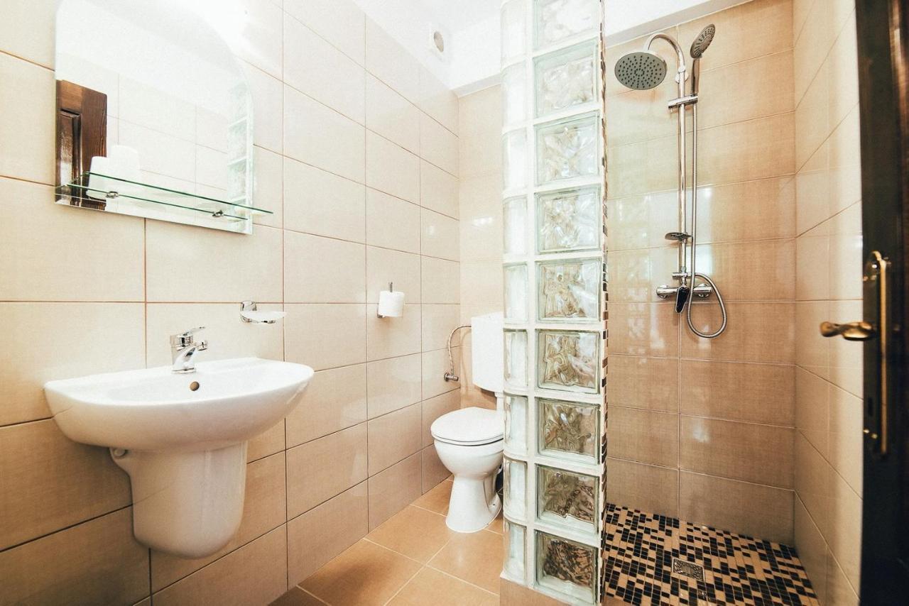 Conacul Domnitei Hotel Voronet Esterno foto